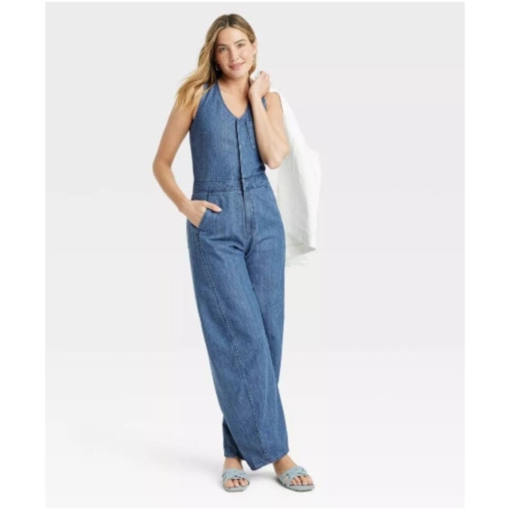 New NWT‎ Women's Curved Leg Denim Jumpsuit Universal Thread  Size 12